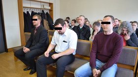 Policisté zleva Miroslav V. (35), Ondřej P. (29) a Jakub V. (29)