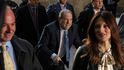 Porota uznala producenta Harveyho Weinsteina vinným ze sexuálního napadení a ze znásilnění