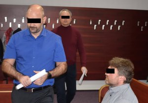 Šéf ostravské železárenské válcovny trub Daniel S. (49), jeho zástupce Radim J. (45) a jeden ze sedmi vedoucích tamních provozů Roman H. (44) se u soudu zpovídají ze smrti Stanislava M. (†66).