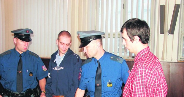 Lukáš Vorobel (vpravo) a Martin Vachta před soudem