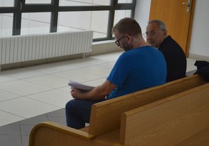 Pavla Skřepka (vlevo) trestal soud za pohlavní zneužití již podruhé. A opět udělil pouze výchovný podmíněný trest.