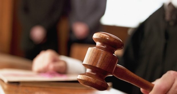 Soudce kradl v autobuse: Kvůli sexuální deviaci, hájil se u soudu