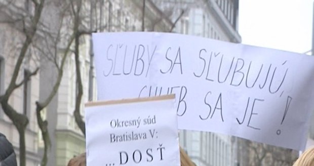 Slovenské soudy stávkují, do práce nepřišly 4 000 zaměstnanců!