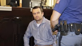 Michael Šváb u soudu při monstrprocesu s gangem únosců a údajných vrahů