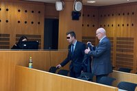 Soud s tramvajákem, který hrubě vykázal Ukrajince s dítětem: Důležité svědectví a spory o facku!