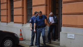 Volodymyr S. (38) přichází ke krajskému soudu v Brně. Čelí obžalobě z pokusu o vraždu a těžkého ublížení na zdraví.