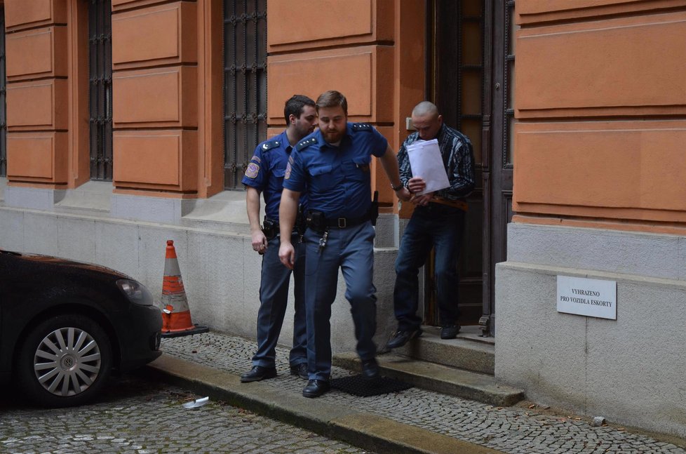 Volodymyr S. (38) přichází ke krajskému soudu v Brně. Čelí obžalobě z pokusu o vraždu a těžkého ublížení na zdraví.