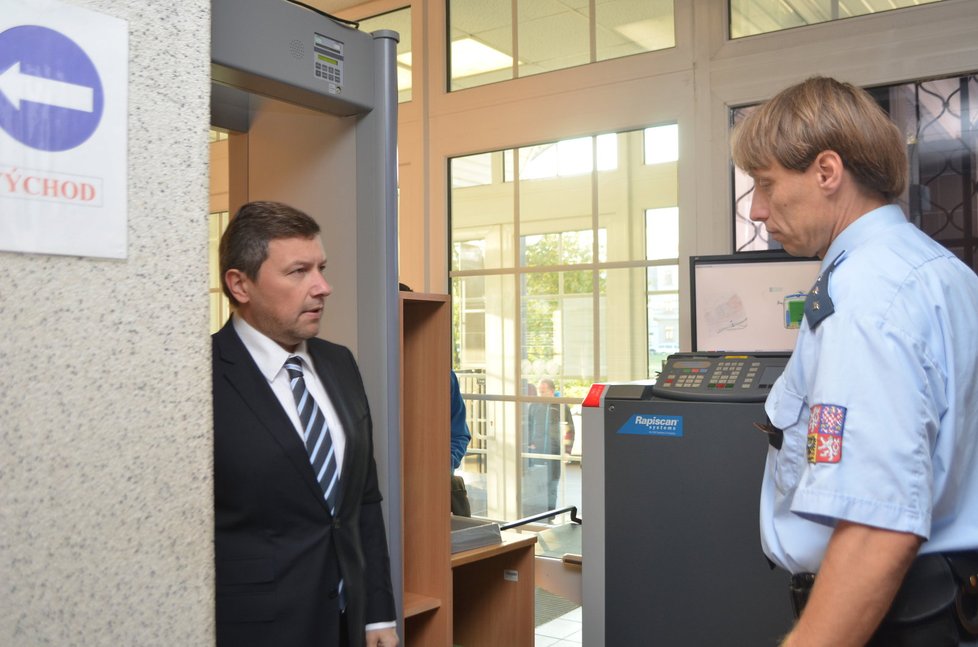 Okresní soud Ústí nad Labem, bývalý primátor Vít Mandík a radní Josef Macík obžalovaní za zneužití pravomoci úřední osoby a porušování povinností při správě cizího majetku