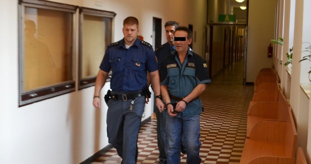 Ladislavovi hrozí za vraždu kamaráda až 18 let vězení.