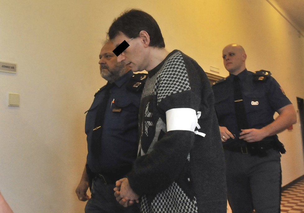 Muž se u soudu v Ostravě přiznal k vraždě manželky
