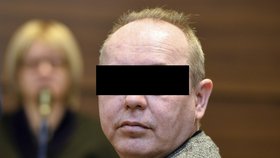 Podle obžaloby napadl řidič pražského dopravního podniku Štefan Nehilla ve stanici Kačerov svou exmanželku, která tam pracovala.