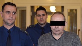Podle obžaloby napadl řidič pražského dopravního podniku Štefan Nehilla ve stanici Kačerov svou exmanželku, která tam pracovala.