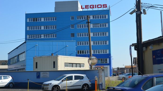 Společnost HMS pronajímala areál firmě Legios Loco. Insolvenční správkyně Petra Hýsková dala Legiosu v červnu výpověď a areál uzavřela.