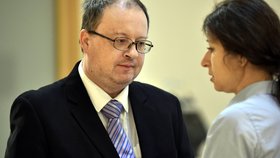 Obžalovaný z pokusu o vraždu exekutorů se hájí tím, že vystřelil jen varovně.