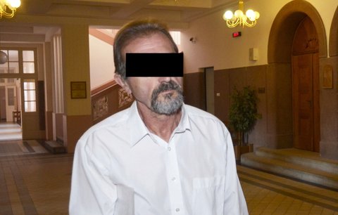 Chlípný důchodce (67): Za sex prý platil klukům (13 a 14) alkoholem a cigaretami