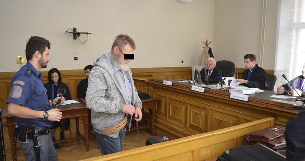 Valeriy L. (66) hrozí až 12 let vězení.