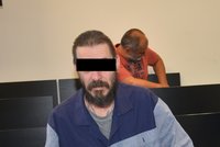 V Plzni soudí recidivistu, měl prznit děti: Přivedli ho z basy, kde sedí kvůli znásilnění