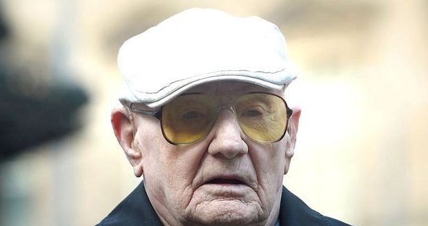 Nejstarší úchyl Británie: Je mu 101 a jde před soud za sexuální obtěžování.