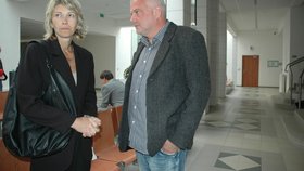 Manželé Marschvavellovi včera prožívali chvíle plné emocí. Nemohli se ztotožnit s výpovědí primářky dětského oddělení.