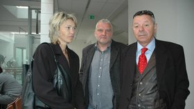 Manžele Leonu (40) a Tomáše (43) Marschavellovi a jejich dceru Elišku zastupuje advokát Igor Koutecký z Olomouce.