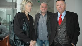 Manžele Leonu (40) a Tomáše (43) Marschavellovi a jejich dceru Elišku zastupuje advokát Igor Koutecký z Olomouce.