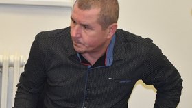Josef Hoffmann (45) čelil u krajského soudu v Ostravě žalobě za sexuální nátlak a další trestné činy u devíti dívek.