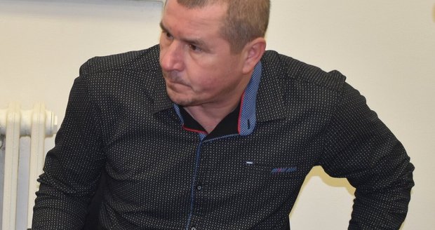 Josef Hoffmann (45) čelil u krajského soudu v Ostravě žalobě za sexuální nátlak a další trestné činy u devíti dívek.