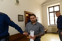 Nález těl v poli u Boleslavi: Jednomu z pachatelů snížili trest
