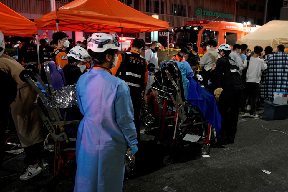 Nejméně 59 lidí zemřelo v tlačenici při oslavách Halloweenu v Jižní Koreji (29. 10. 2022)