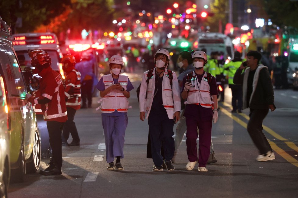 Nejméně 59 lidí zemřelo v tlačenici při oslavách Halloweenu v Jižní Koreji (29. 10. 2022)