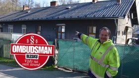 Teror v dvojdomku: Sousedka Honzu oslepila »pepřákem«! Snáší šmírování a vykuřování!