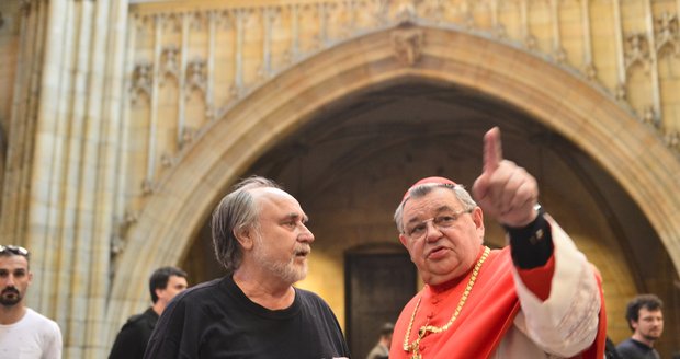 Pražský arcibiskup Dominik Duka před slavnostním odhalení sousoší sv. Vojtěcha