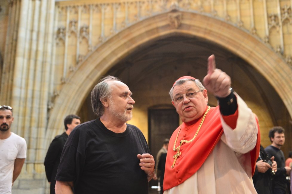 Pražský arcibiskup Dominik Duka před slavnostním odhalení sousoší sv. Vojtěcha.