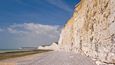 Křídové útesy na jihu Anglie v hrabství Východní Sussex u kanálu La Manche jsou součástí národního parku South Downs.