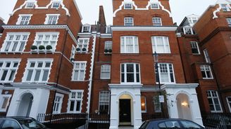 Londýňané se vrhli na nákupy luxusních domů. Zlevnily díky nepřítomnosti cizinců