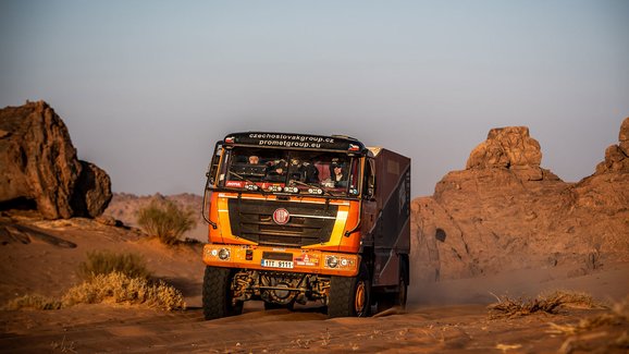 Rallye Dakar 2021: Nová výzva pro Tomečka! Je z něj oranžový dakarský anděl!