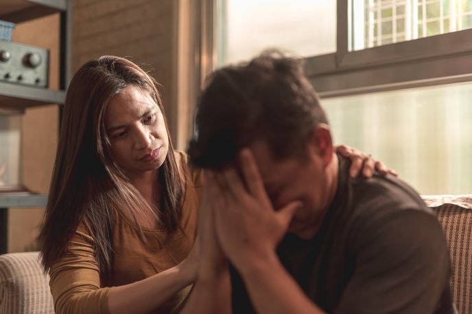 Muži často nesou emoce žen, ale někdy potřebují, aby i jejich emoce někdo nesl Muži často nesou emoce žen, ale někdy potřebují, aby i jejich emoce někdo nesl