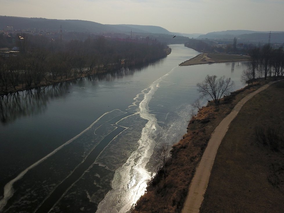 Zatímco Berounku pokryl ld, Vltava odolala.¨(2018)