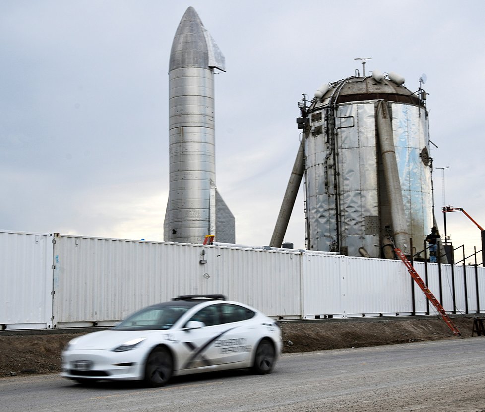 Starship: Prototyp rakety společnosti SpaceX se při přistání roztrhl