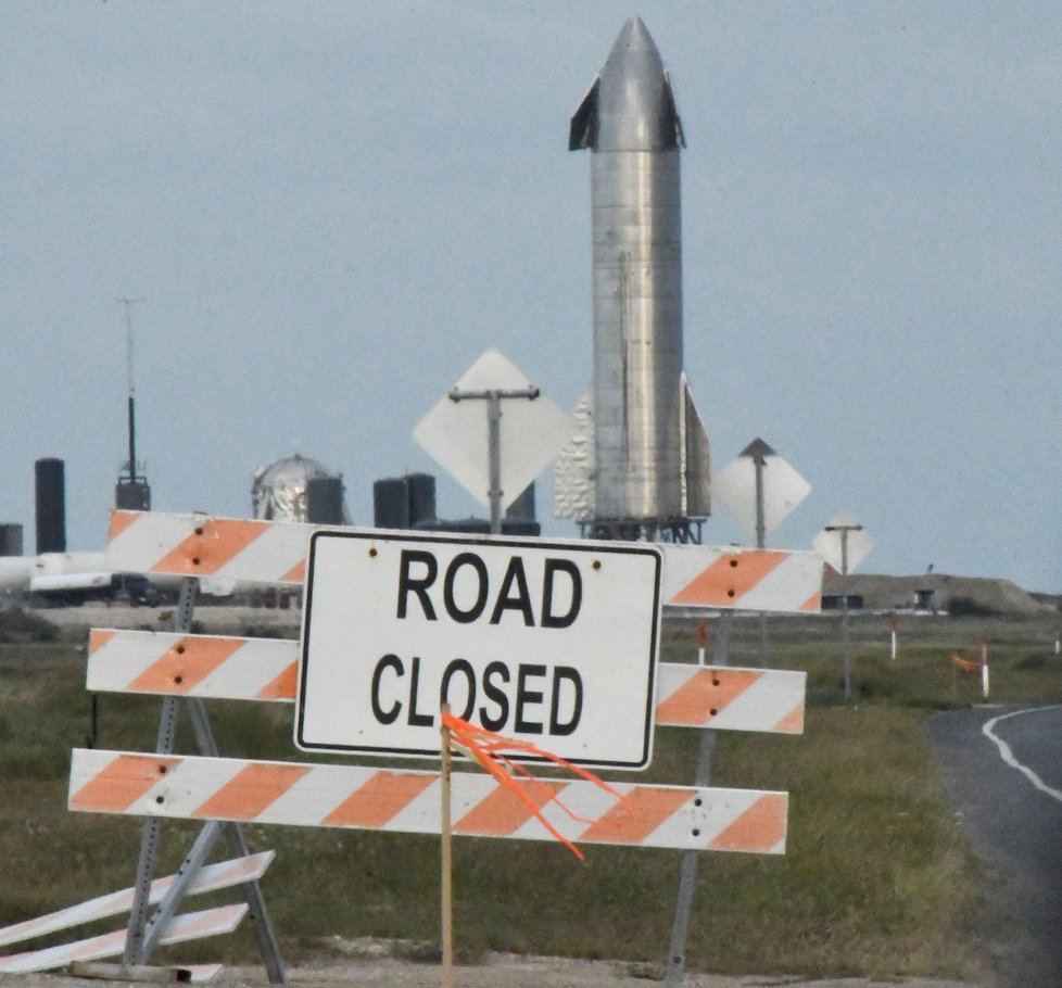 Muskův Starship: Prototyp rakety společnosti SpaceX se při přistání roztrhl