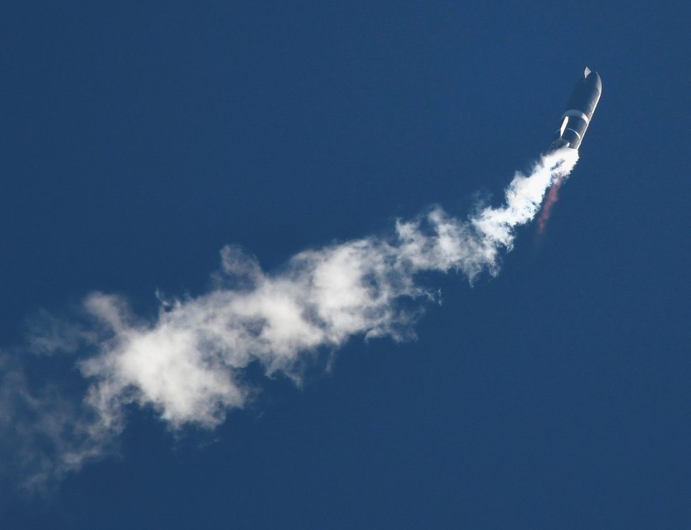 Muskův Starship: Prototyp rakety společnosti SpaceX se při přistání roztrhl.