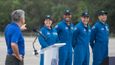 Posádku mise tvoří američtí astronauti (zleva) Shannon Walkerová, Victor Glover a Michael Hopkins. Posledním členem posádky bude Japonec Sojči Noguči z japonské JAXA (vpravo)
