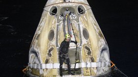 Astronauti se vrátili z půlroční mise na Mezinárodní vesmírné stanici v kapsuli od SpaceX (2. 5. 2021).