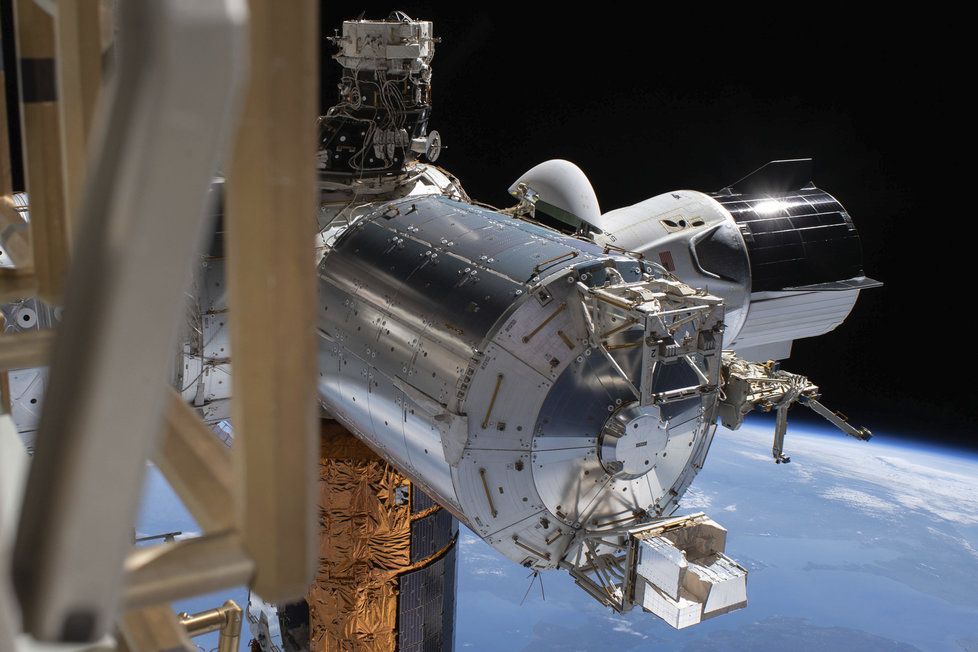 Vesmírná loď SpaceX se chystá k návratu domů (1.8.2020)