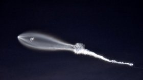 Raketa Falcon 9 společnosti SpaceX připravila lidem dechberoucí podívanou.