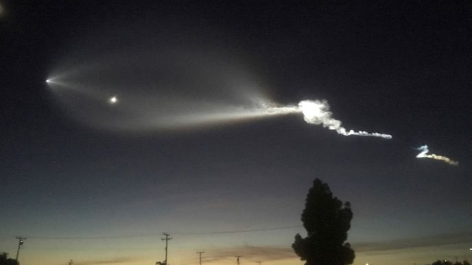 Raketa Falcon 9 společnosti SpaceX připravila lidem dechberoucí podívanou