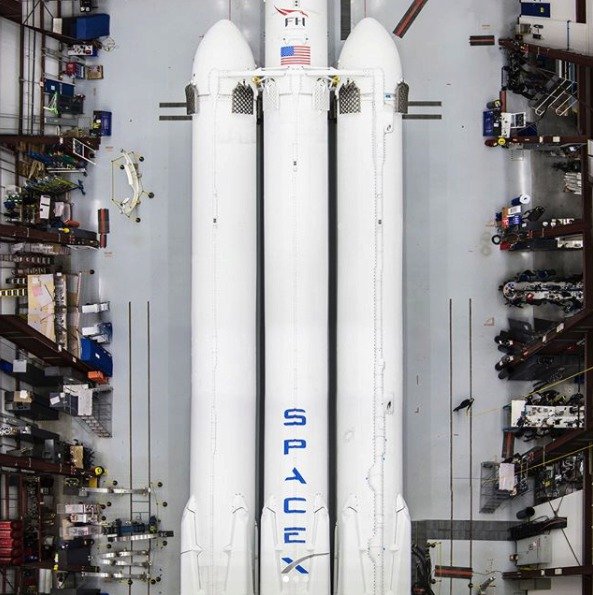 V úterý 6. 2. 2018 proběhl test nejtěžší rakety světa Falcon Heavy od společnosti SpaceX.