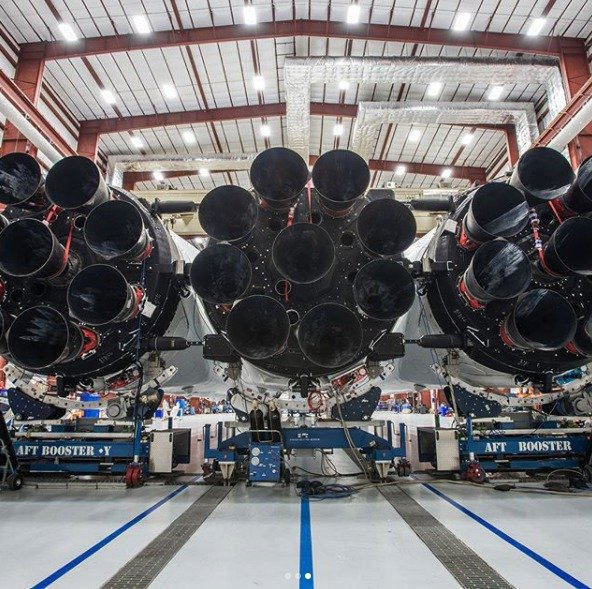 V úterý 6.2. 2018 proběhl test nejtěžší rakety světa Falcon Heavy od společnosti SpaceX.