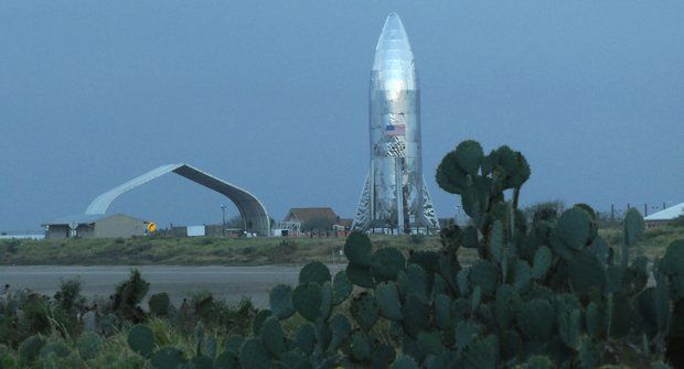 Vesmírná loď Starhopper vizionáře Elona Muska se utrhne ze řetězů