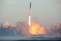 Nový kráter na Měsíci? Měla do něj narazit Muskova raketa velká jako dům